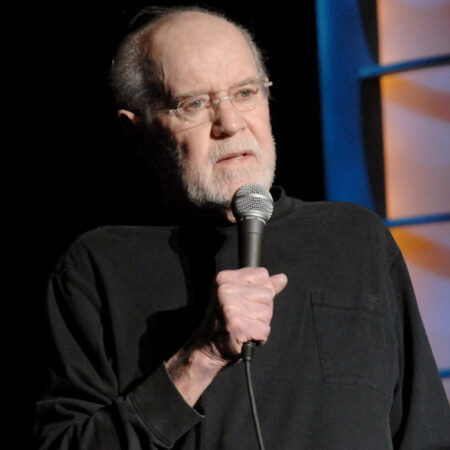Perkebunan George Carlin menggugat atas komedi spesial yang dihasilkan AI: 'Kita harus menarik garis'